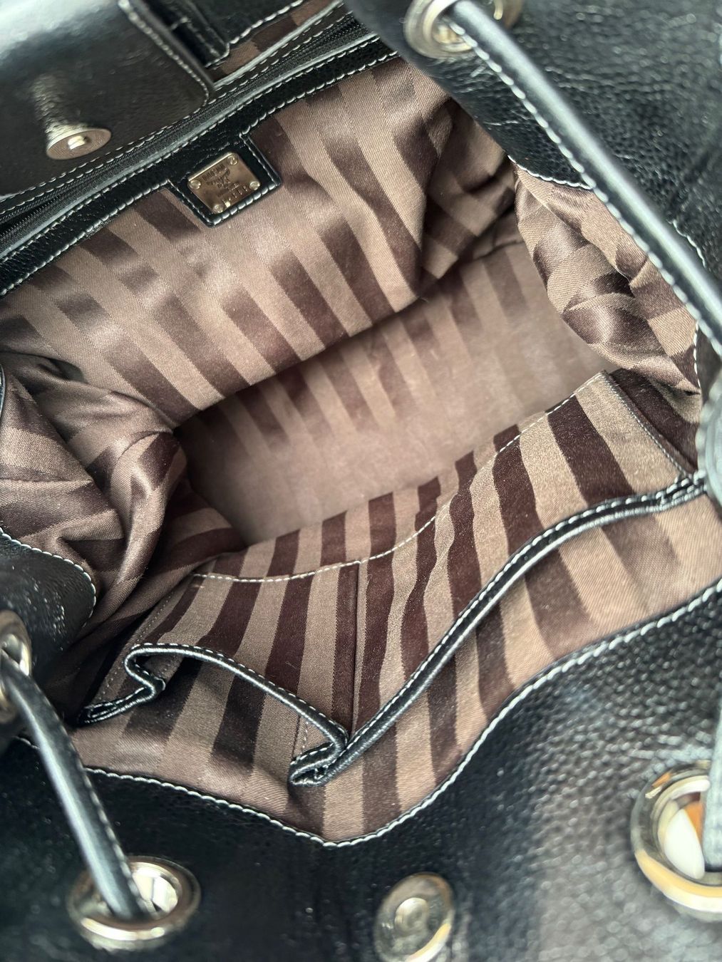 Mcm Borse da donna: MCM Beuteltasche Schwarz mit Schulterriemen – Usato da Cham venduto da Maya.B. 3