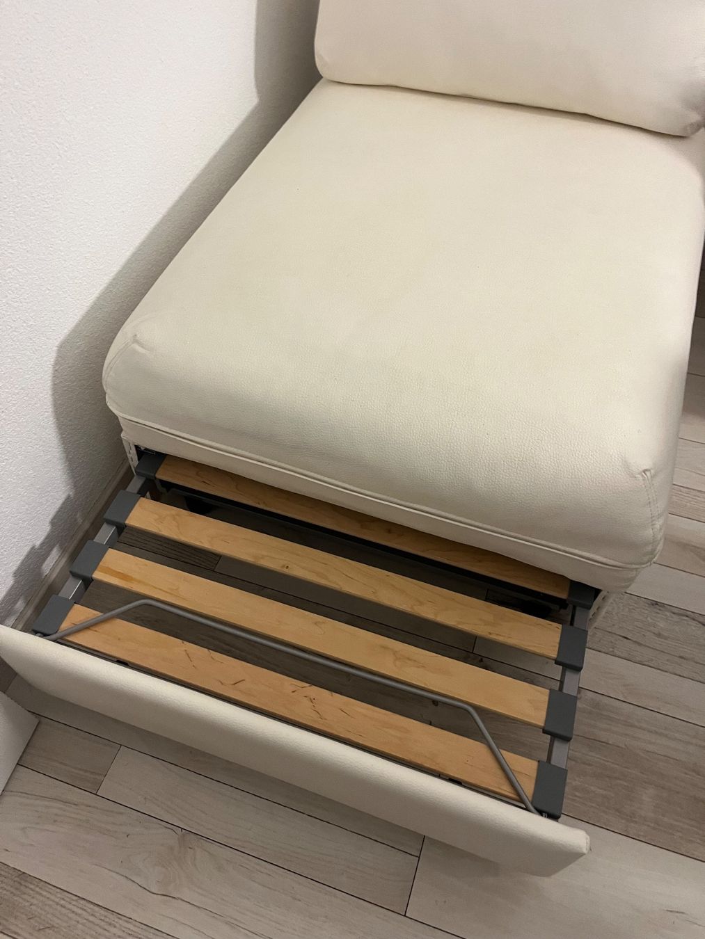 Fauteuils: Weisser Sofasessel  / Bettsofa / Einzelbett ausziehbar – D'occasion à Kerzers par del13 1