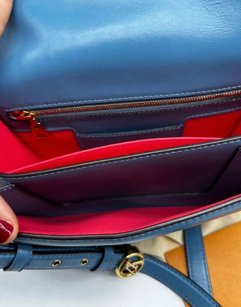 Louis Vuitton Borse da donna: Louis Vuitton PONT 9, blau – Nuovo (secondo la descrizione) da Triesen venduto da dardaleni 6