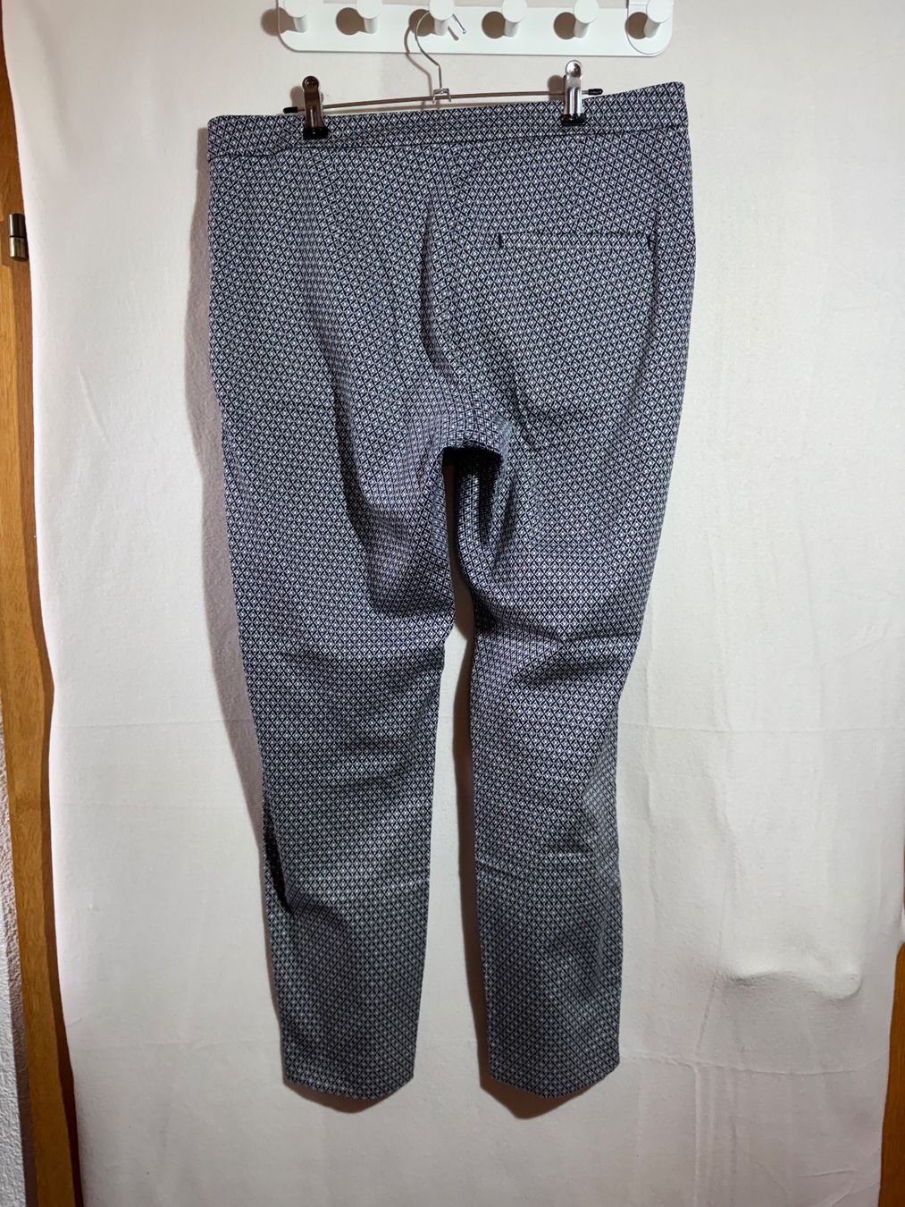 H&M Pantaloni: Gemusterte Stoffhose von H&M Gr. 40 – Usato da Grosswangen venduto da SALE_SALE_SALE 4