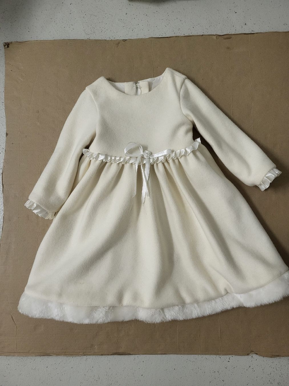 Vestiti & Gonne: Creme Winterkleid Kind – Nuovo (secondo la descrizione) da Volketswil venduto da Pickles 2