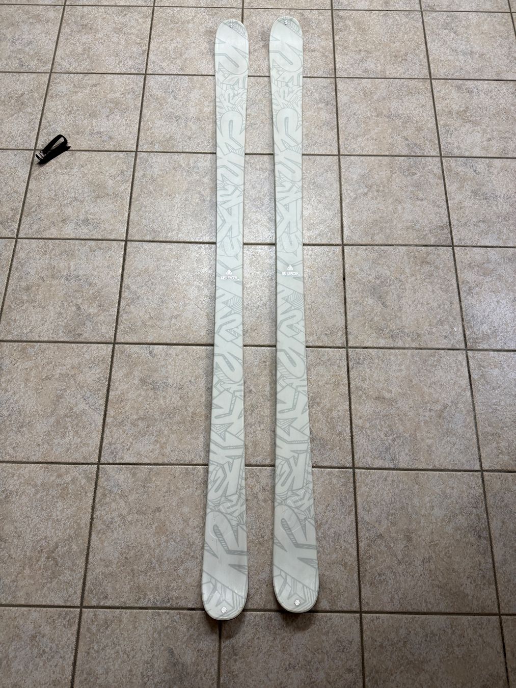 K2 Sci: K2 Ski Freestyle weiss – Usato da Russikon venduto da manureloop