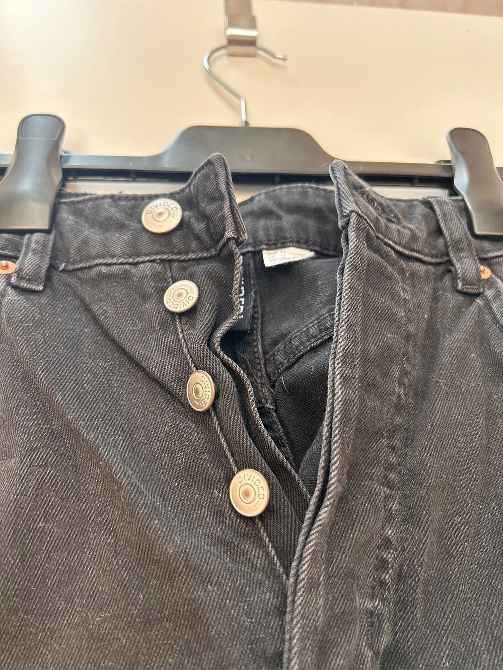 H&M Jeans: H&M Mom Jeans – D'occasion à Dättwil AG par fio_d76l 4