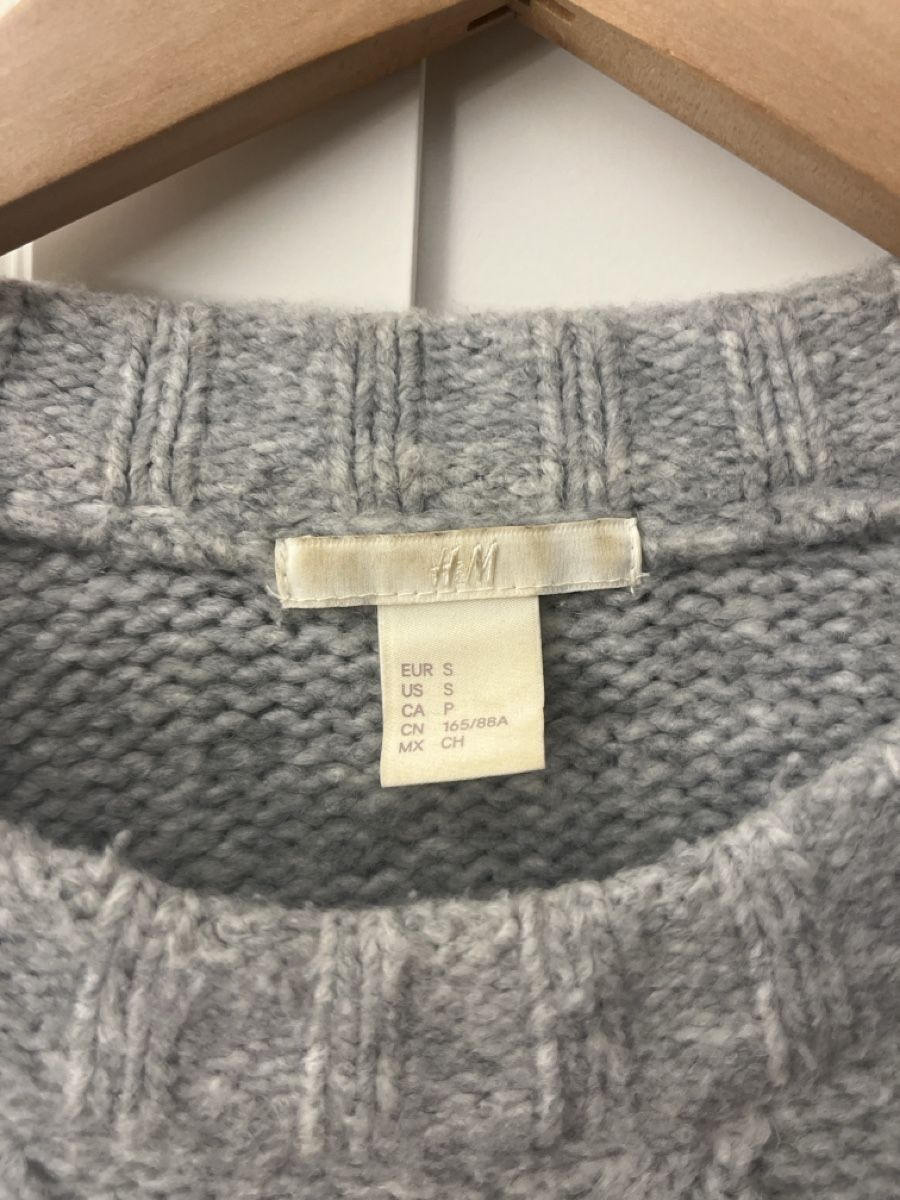 H&M Maglioni & Felpe: Strickpullover grau Zopfmuster  – Usato da Zürich venduto da zoe_6fqm 1
