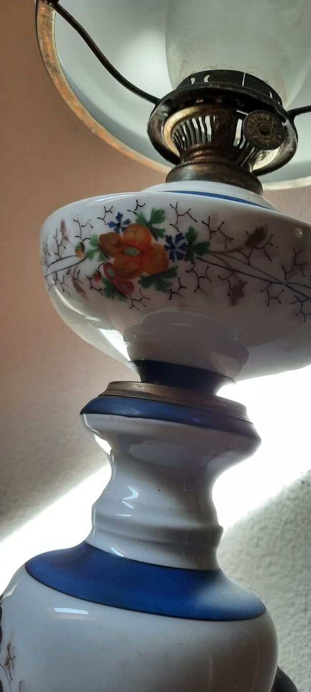 Lampade: Petroleumlampe alt mit Docht. Weiss/Blau mit Blümchen – Usato da Uetendorf venduto da Neidem 2