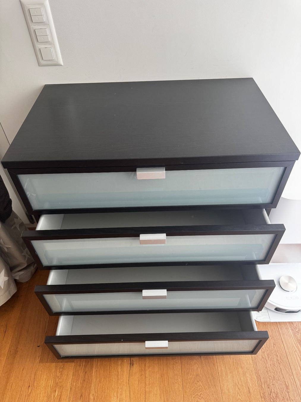 Commodes: Kommode mit vier Schubladen – D'occasion à Menzingen par Dusty14 2