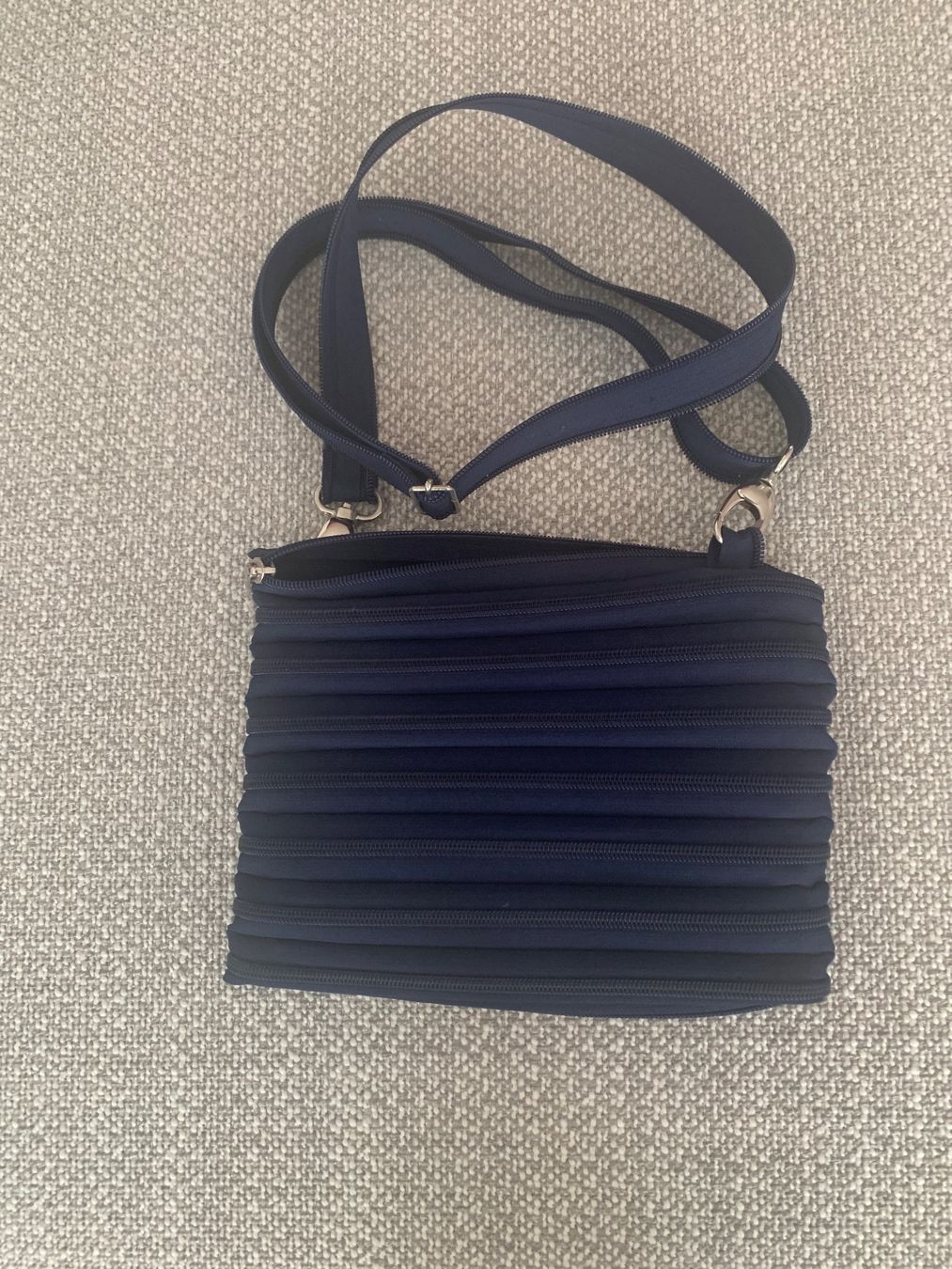 Taschen für Damen: Ghostzip Umhängetasche – Gebraucht aus Illnau von PS62 1
