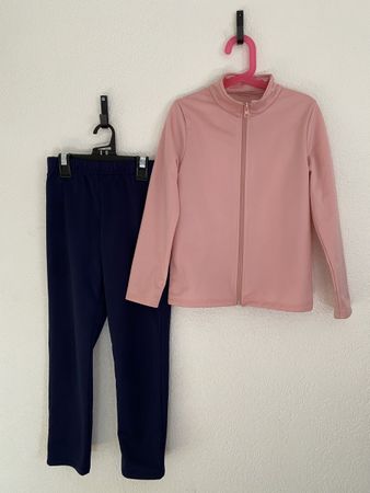 Ensemble sport rose et bleu marine taille 7-8 ans