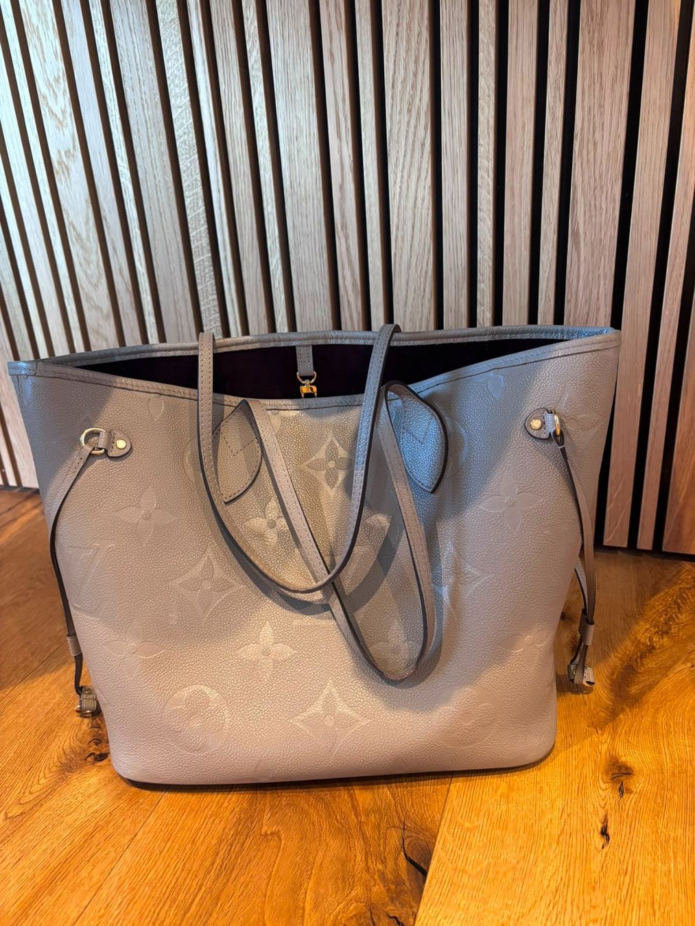 Louis Vuitton Borse da donna: Louis Vuitton Neverfull MM Monogramm Empreinte - Tourterelle – Usato da Richterswil venduto da Dingsda72 2