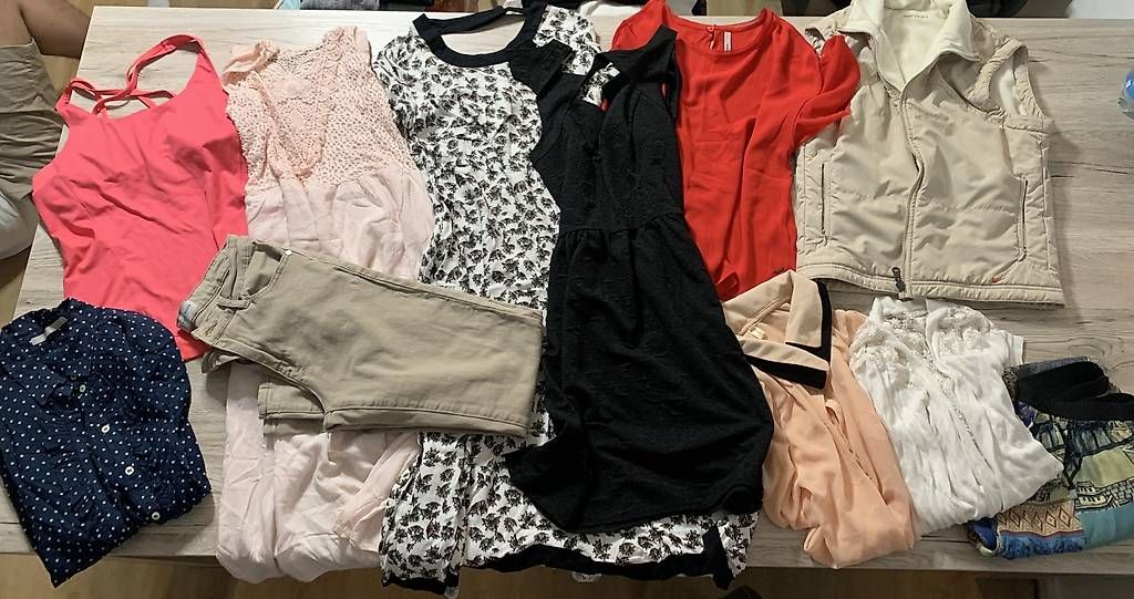 Lots de vêtements: Markenkleider, Kleiderpaket Gr.S – D'occasion à Niederhasli par Nati134