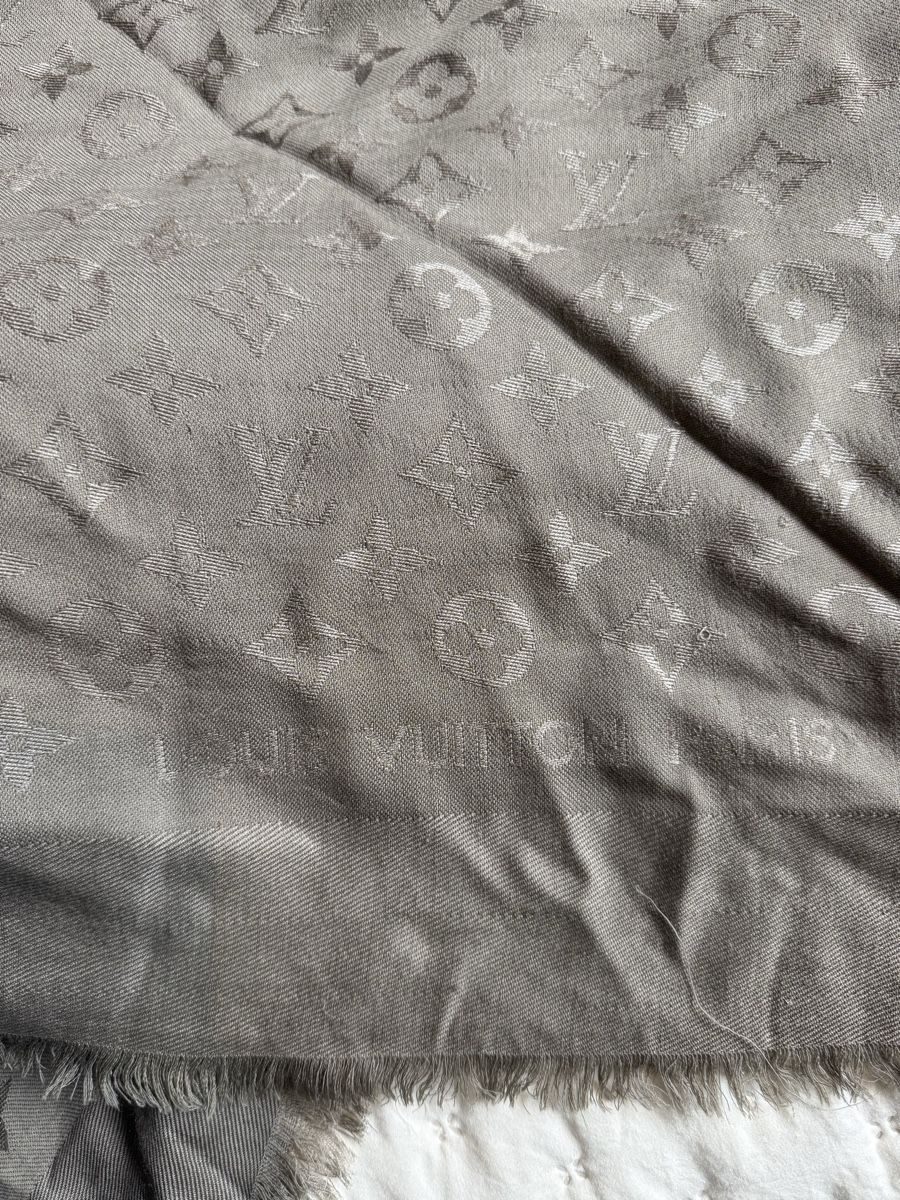 Louis Vuitton Foulards, Tücher & Schals: Louis Vuitton Monogramm Tuch  – Gebraucht aus Wädenswil von Cocomagi 1