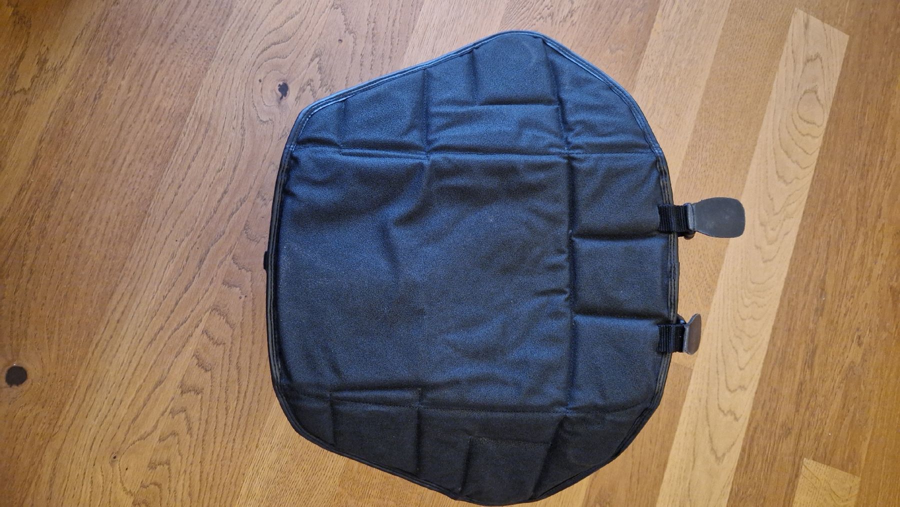 Held Rucksäcke: HELD Tankrucksack mit Magneten und Tragegriff – Gebraucht aus Malters von Bist 5