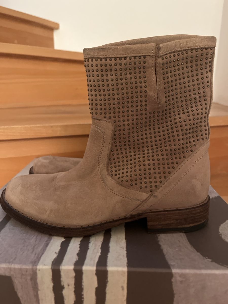 Scarpe da donna: Fiorentini + Baker beige Boots mit Nieten – Usato da Olten venduto da reja1965 3