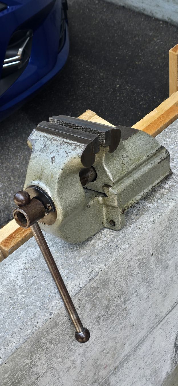 Gressel Tous les outils: Schraubstock Gressel 100mm – D'occasion à Weiningen ZH par ped_fbx2