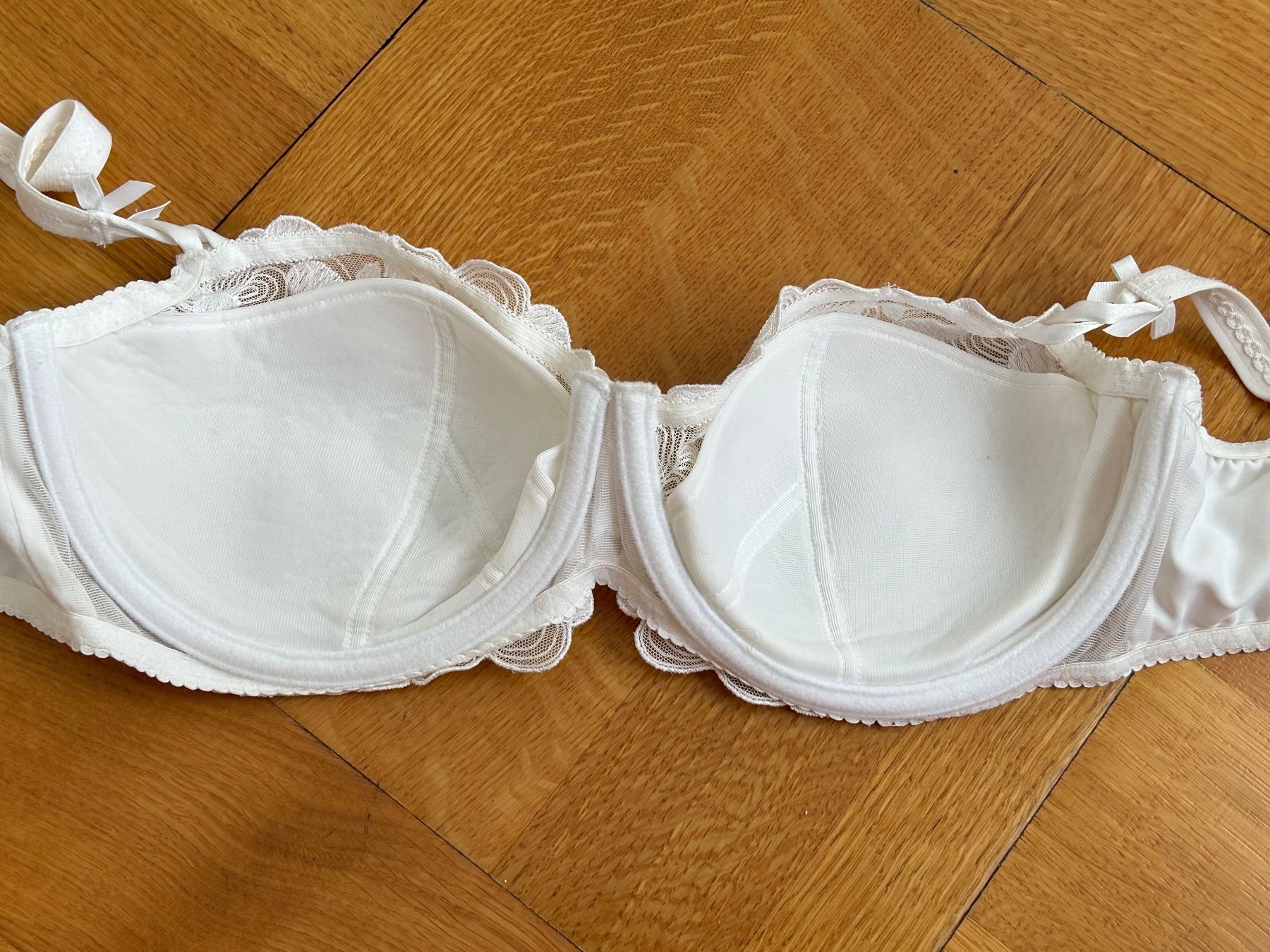 Sonstige Unterwäsche: Wunderschöner edler weisse BH von PRIMADONNA 80C – Gebraucht aus Bern von Smile-2707 3
