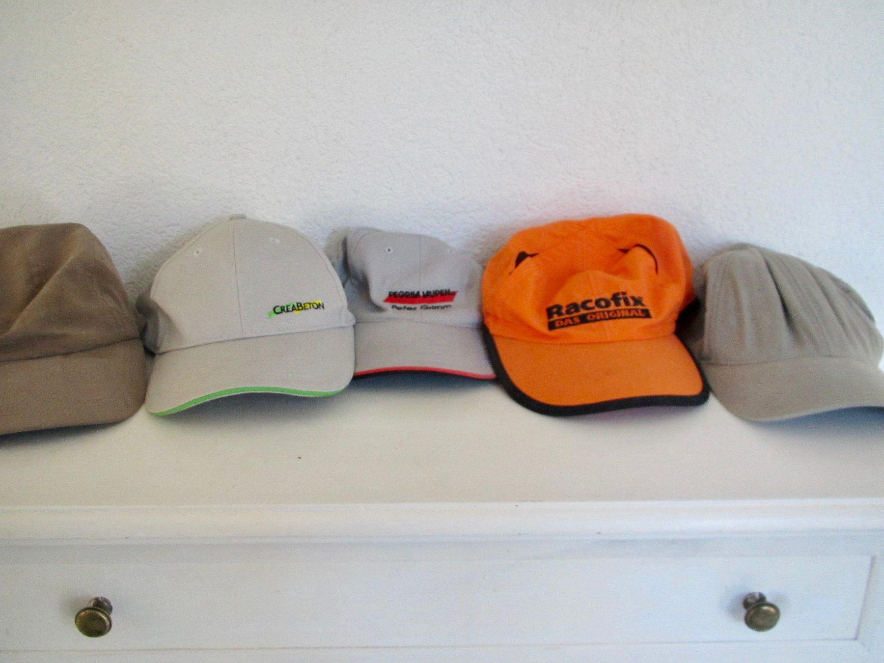 Copricapi, berretti & cappellini: 5 CASQUETTES AVEC PUBLICITES – Usato da Murten venduto da Selliot 6