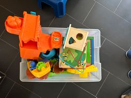 Schachtel voll Babyspielsachen ab 5 CHF