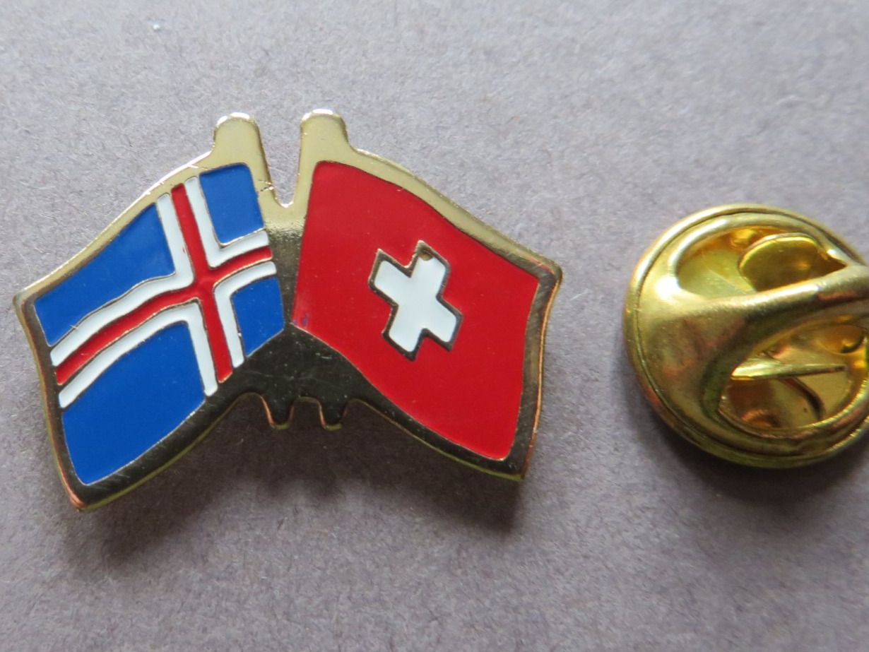 Plaketten & Abzeichen: PIN, FLAGGE ISLAND SCHWEIZ FREUNDSCHAFT – Gebraucht aus Neuhausen von