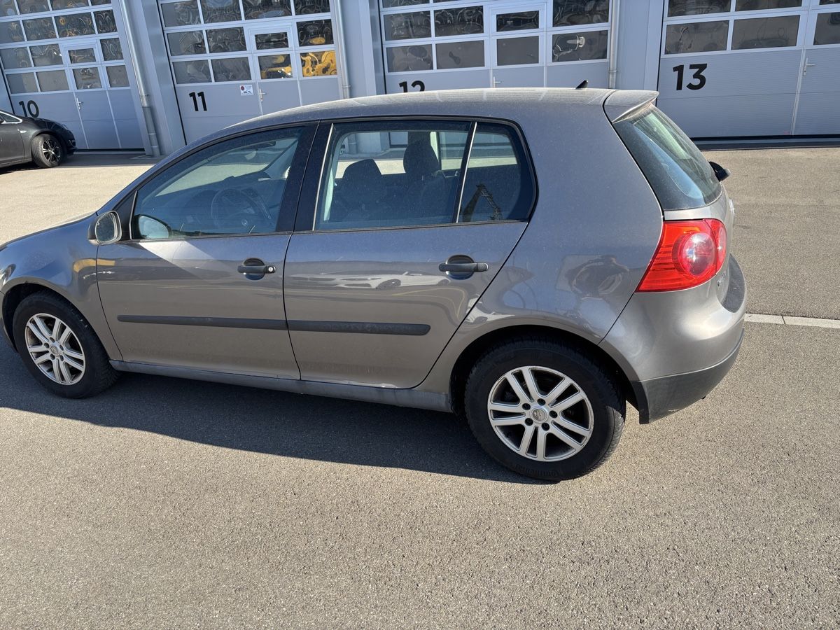 VW Autos: VW Golf V 1.4 Benzin manuelle Schaltung  – Gebraucht aus Kreuzlingen von idr_89w9 9