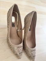 Pumps Atmosphere beige mit Lochmuster Grösse 37 gebraucht