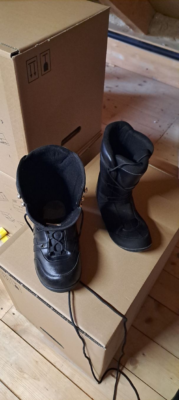 Board: Snowboard-Schuhe & Tasche – Usato da Stüsslingen venduto da Pascal.Sch1993 1