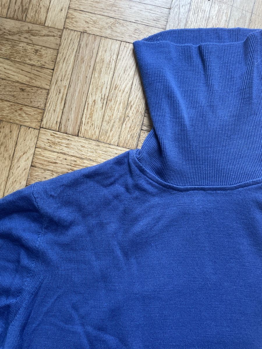 Maglioni & Felpe: Schöner Rollkragenpullover in blau – Usato da Zürich venduto da Carlajimena 2