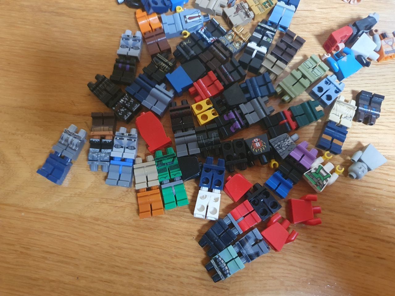 Lego Kit di costruzioni: Morceau de minifigs Lego – Usato da Bernex venduto da Mardone 1
