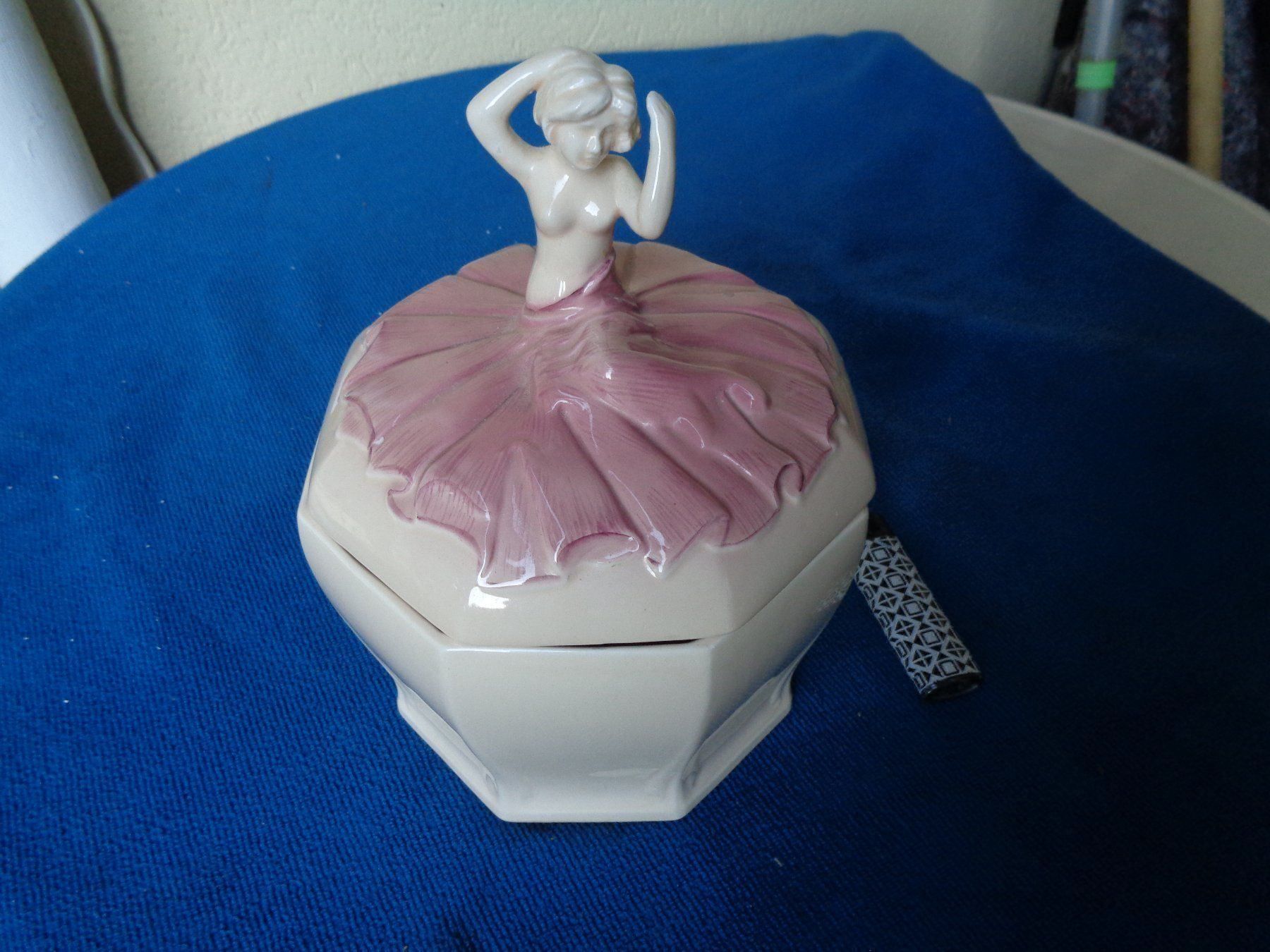 Statuette: Antike, grosse Bonbonniere Art-Deco – Usato da Camorino venduto da Hunpete