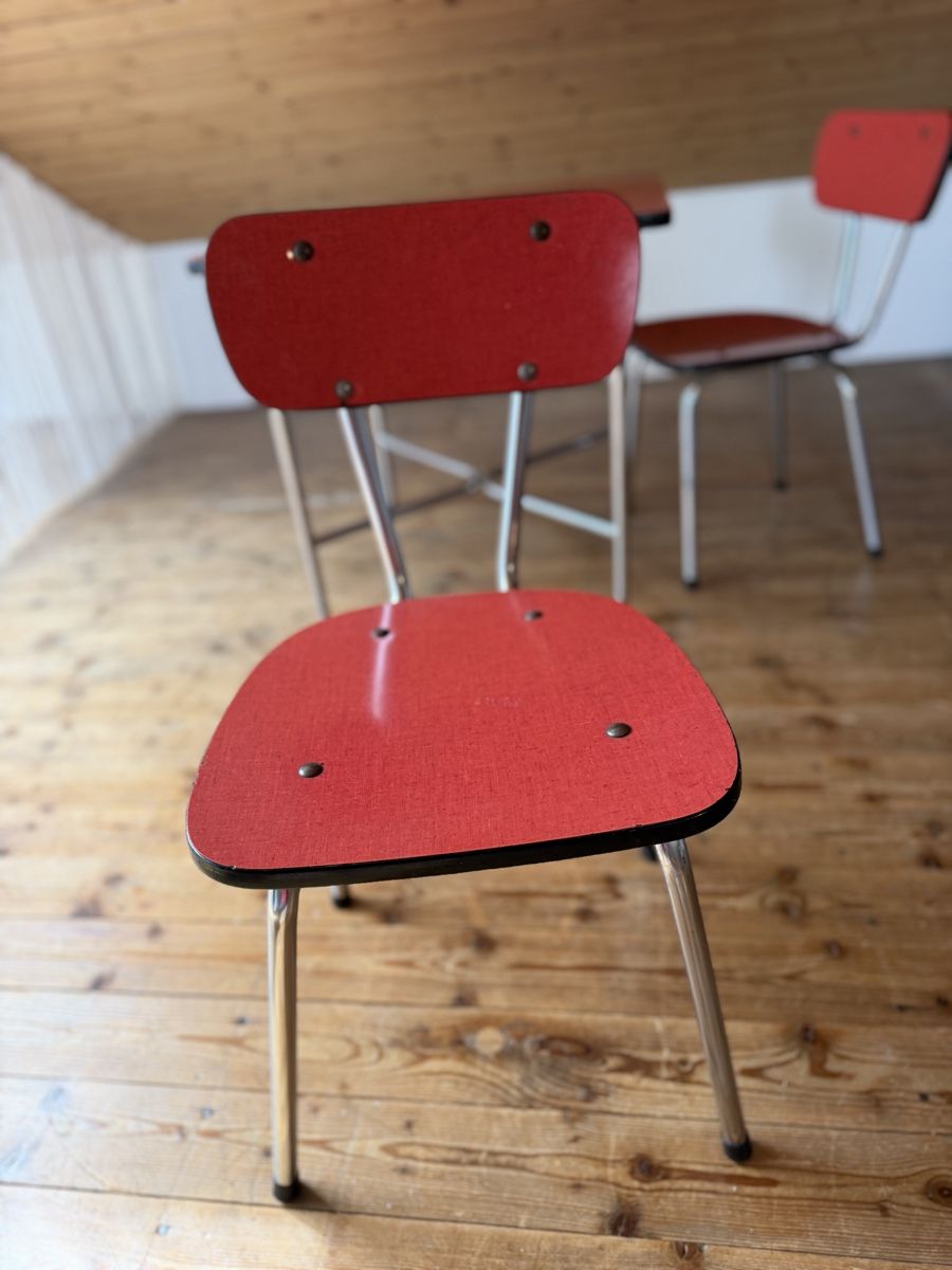 Set di tavolo e panche: Kindertisch mit drei Stühlen – Usato da Zürich venduto da K_T_H_M 5