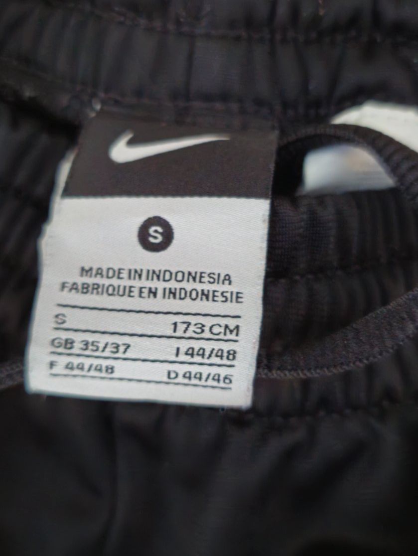 Nike Pantaloni: Nike Trainingshose schwarz, Grösse S – Usato da Niederglatt ZH venduto da 04iboT 2