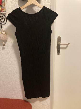 Schwarzes Freizeitkleid
