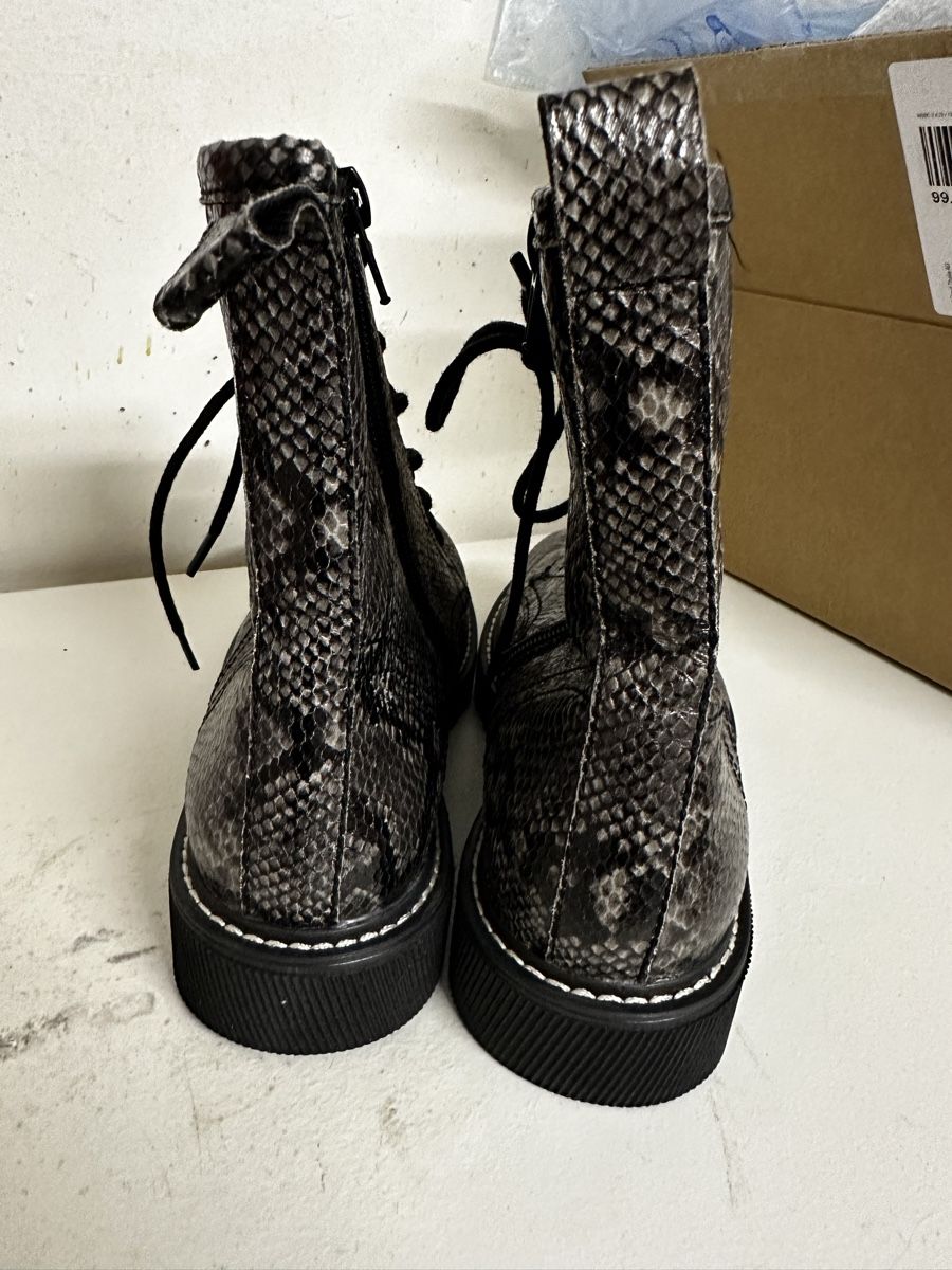 Chaussures femmes: Stiefeletten mit Leo Muster, Gr.37 – D'occasion à Siebnen par luana_cataleya 3
