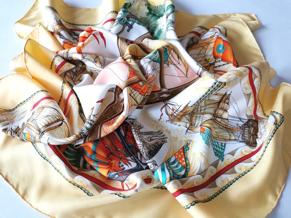 Foulard écharpe vintage en soie Carven 70s - Jeronine Vintage