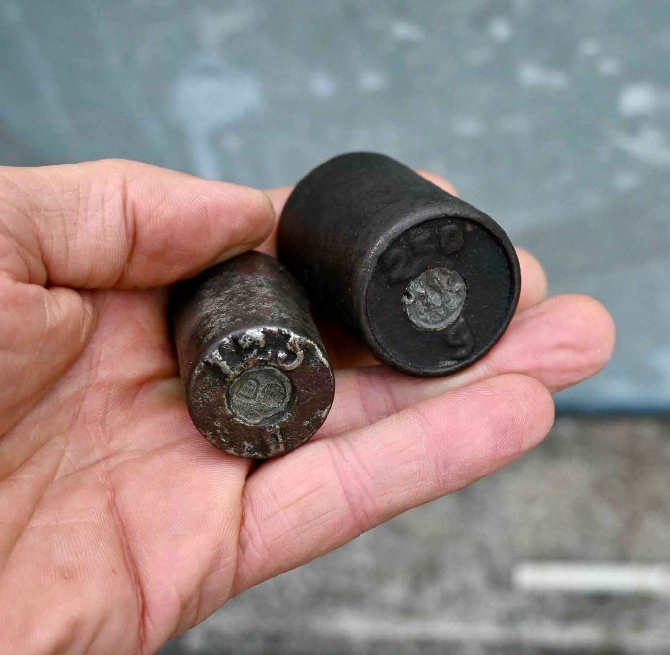 Bilance e pesi: 2 ANTIKE Gewichte 250 & 125 Gramm gemarkt 1 – Usato da Pfaffhausen venduto da mono_rec 7