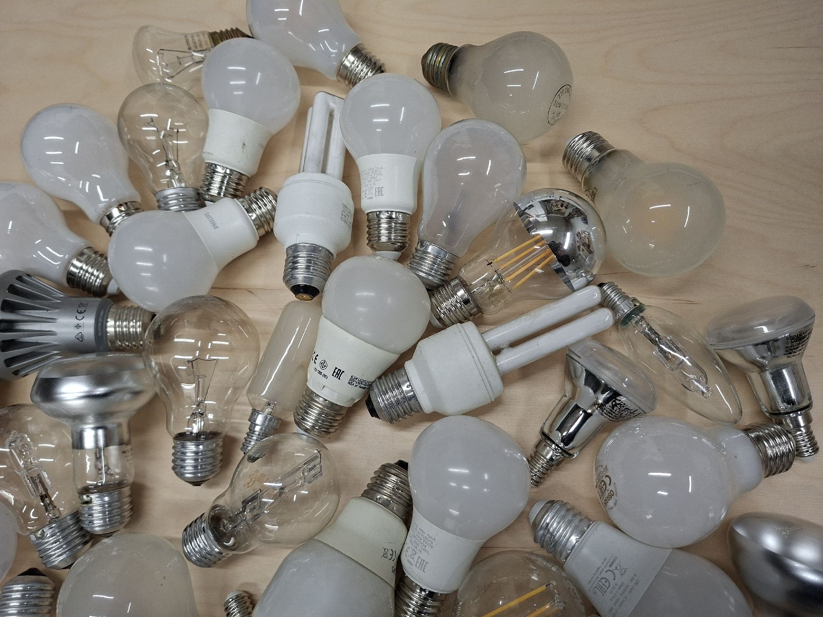 Lampade: Diverse Leuchtmittel E14 E27 – Usato da Neunkirch venduto da MaElekt 2