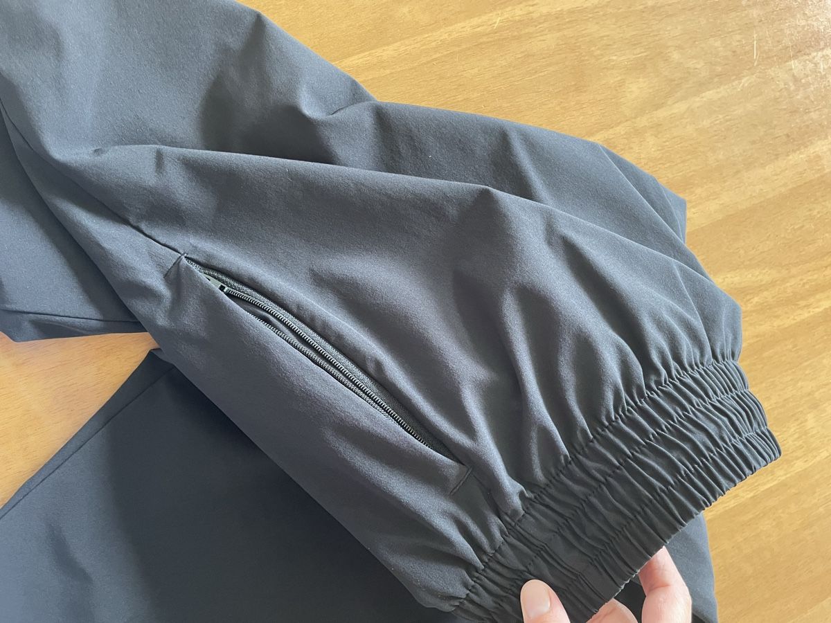 Adidas Hosen: New black Adidas pants – Neu (gemäss Beschreibung) aus Meilen von val_tsv8 3