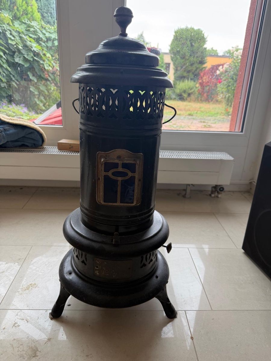 Altri mobili d'antiquariato: Ofen, Gaskocher, mit Messingplakette, Höhe ca 80cm – Usato da Zürich venduto da Privat_13