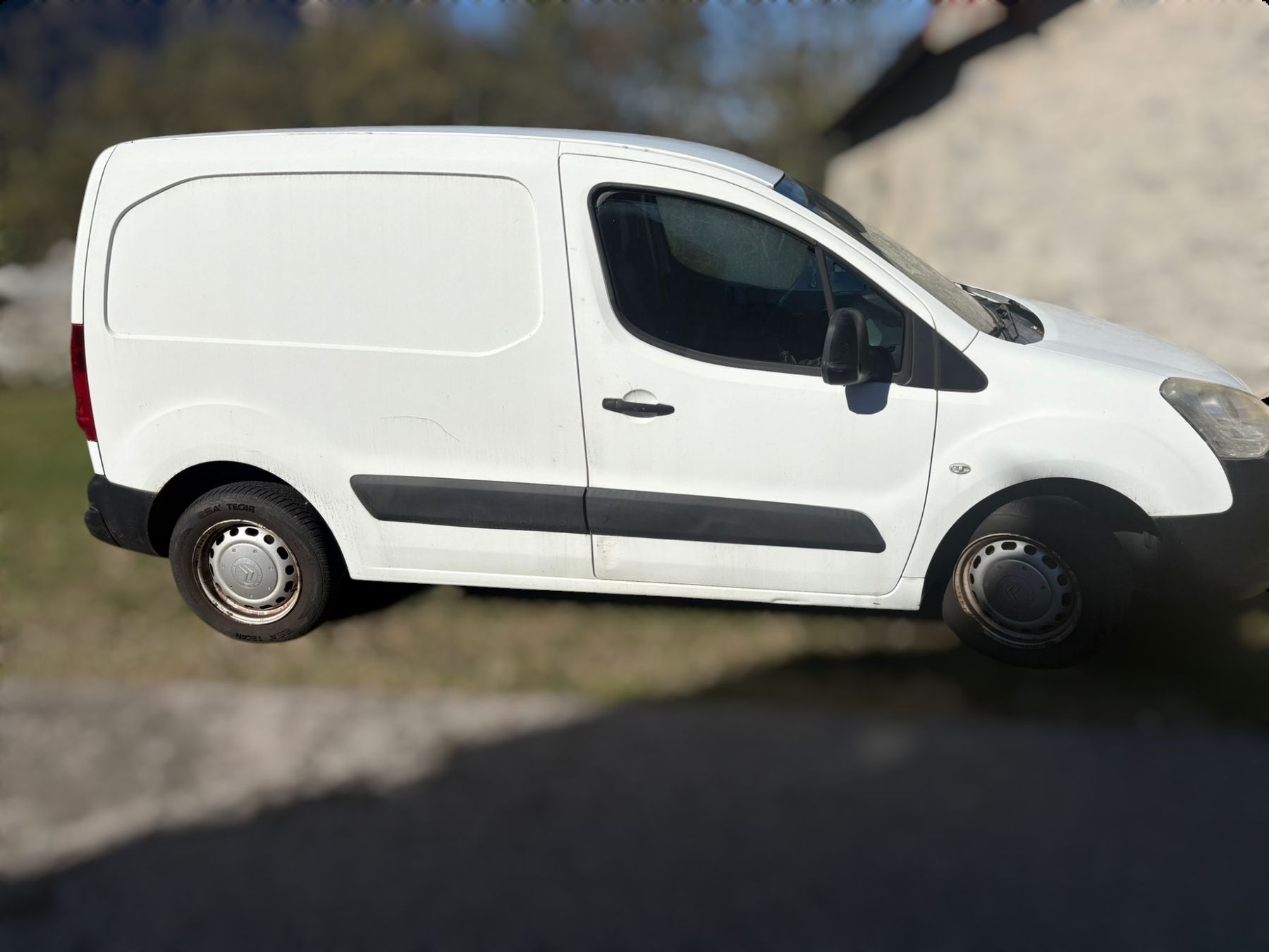 Citroën Veicoli commerciali: Citroën Berlingo 1.6i 16V – Usato da Giubiasco venduto da AUTOTECNICA 2