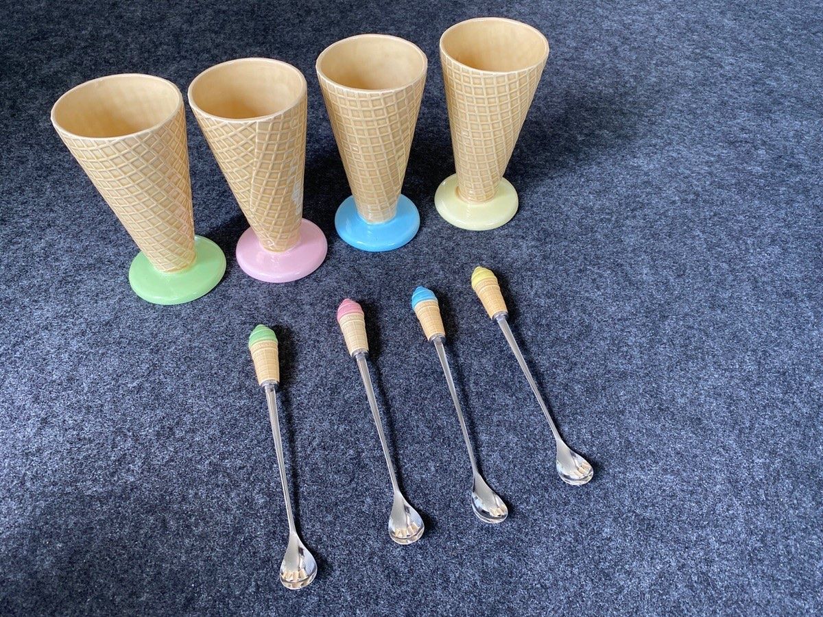 Set di piatti: Eisbecher mit Löffel – Nuovo (secondo la descrizione) da Meilen venduto da Harley. 1