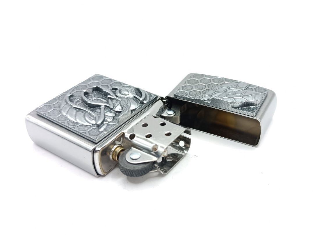 Zippo Accendini: ZIPPO Wespe Emblem Feuerzeug 2007807 – Nuovo e nell'imballaggio originale da Ennenda venduto da Benzinflamme 3