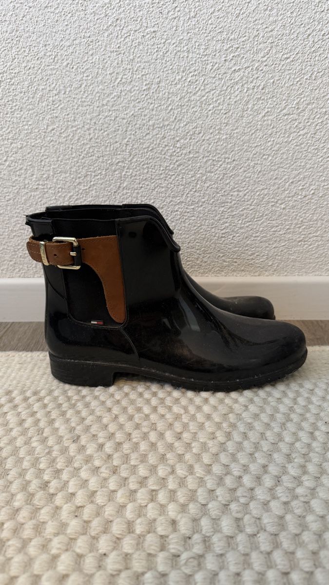 Tommy Hilfiger Scarpe da donna: Tommy Hilfiger Black Rain Boots, Size 41 worn! – Difettoso da Zürich venduto da kor_pm27
