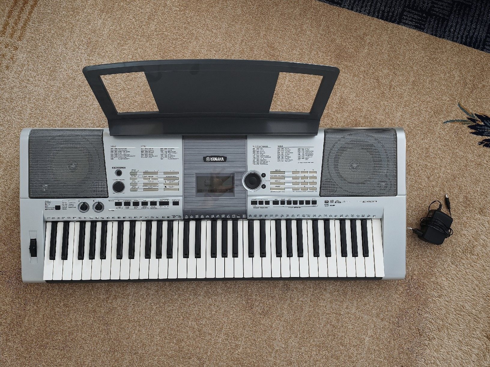 Yamaha Strumenti musicali: Yamaha PSR E403 Keyboard mit Notenständer und Netzteil – Nuovo (secondo la descrizione) da Bern venduto da sam_draga99 6