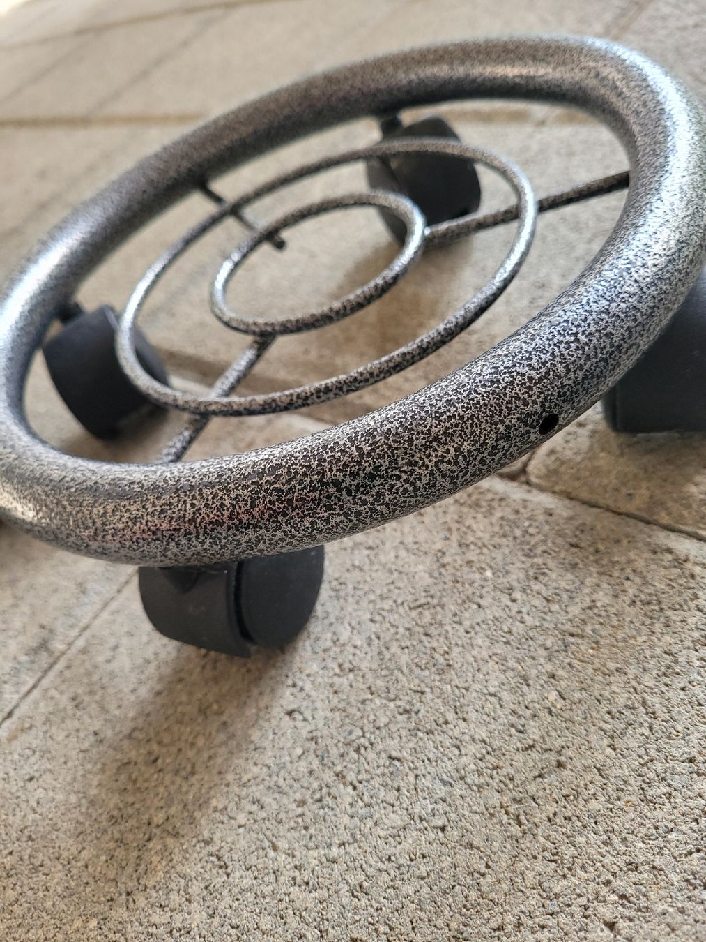 Sonstiges zum Lager & Transport: Pflanzenroller Metall grau Rollen gebraucht Durchmesser ca.  – Gebraucht aus Tegerfelden von Tiggerfreund 1