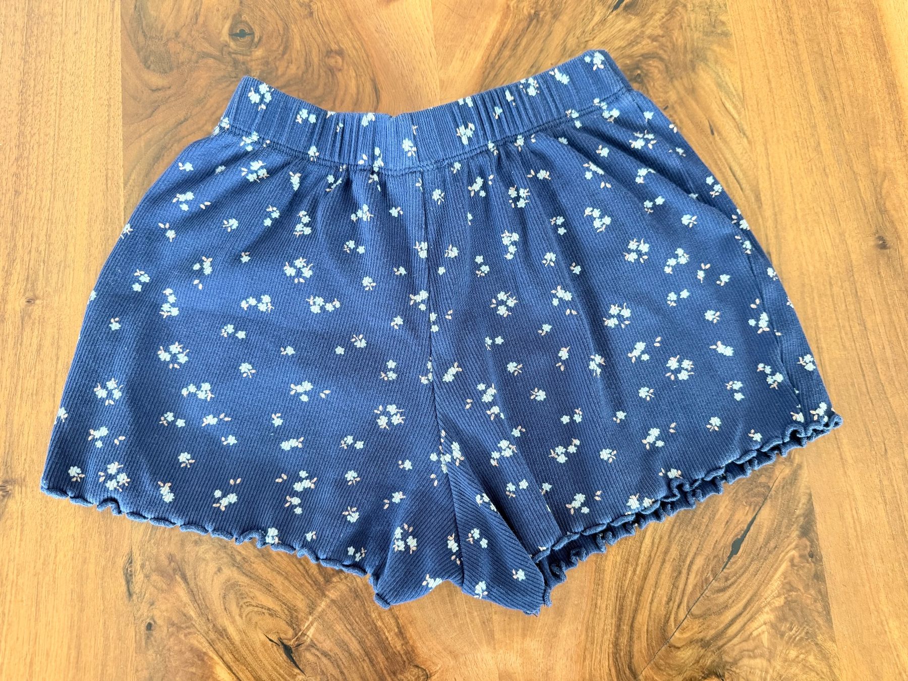 Next Pantaloni: Shorts, Next, Grösse 104 – Usato da Haslen AI venduto da s176 4