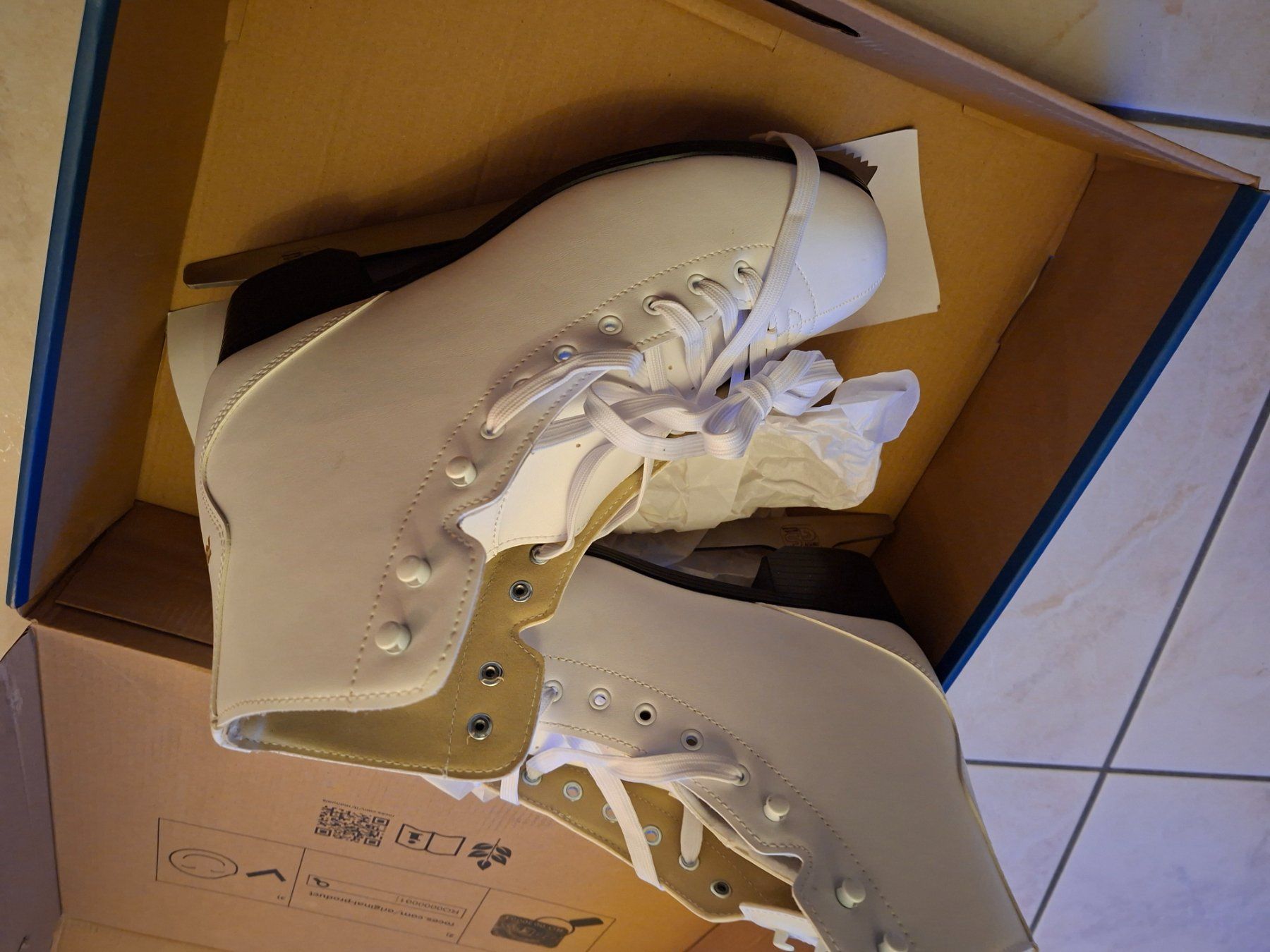 Pattini da ghiaccio: Neue Damen Schlittschuhe Gr. 45 – Nuovo e nell'imballaggio originale da Varen venduto da Plaschy 1