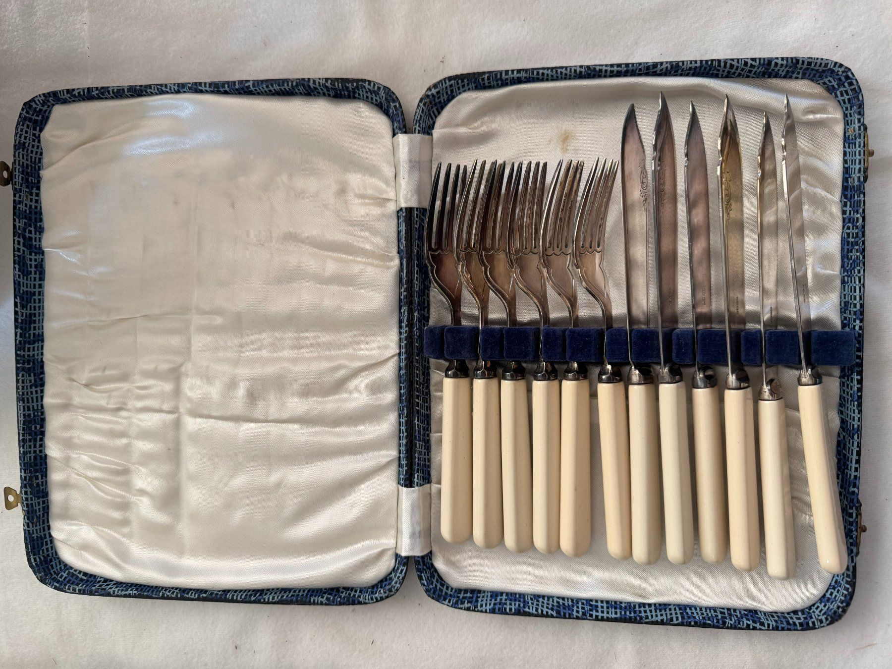 Bestecksets: Fischart, Set 12 Teile Messer Gabeln – Gebraucht aus Vaduz von Greenturtle