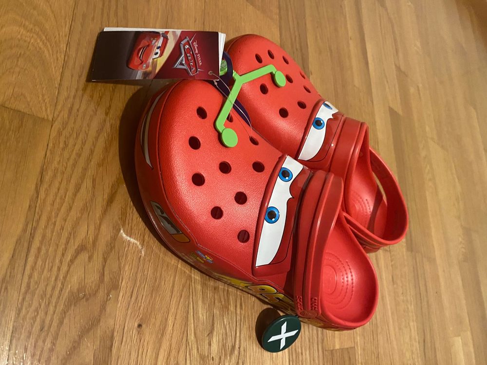 Lightning McQueen Crocs Grösse 10 Original mit LED Comprare su Ricardo