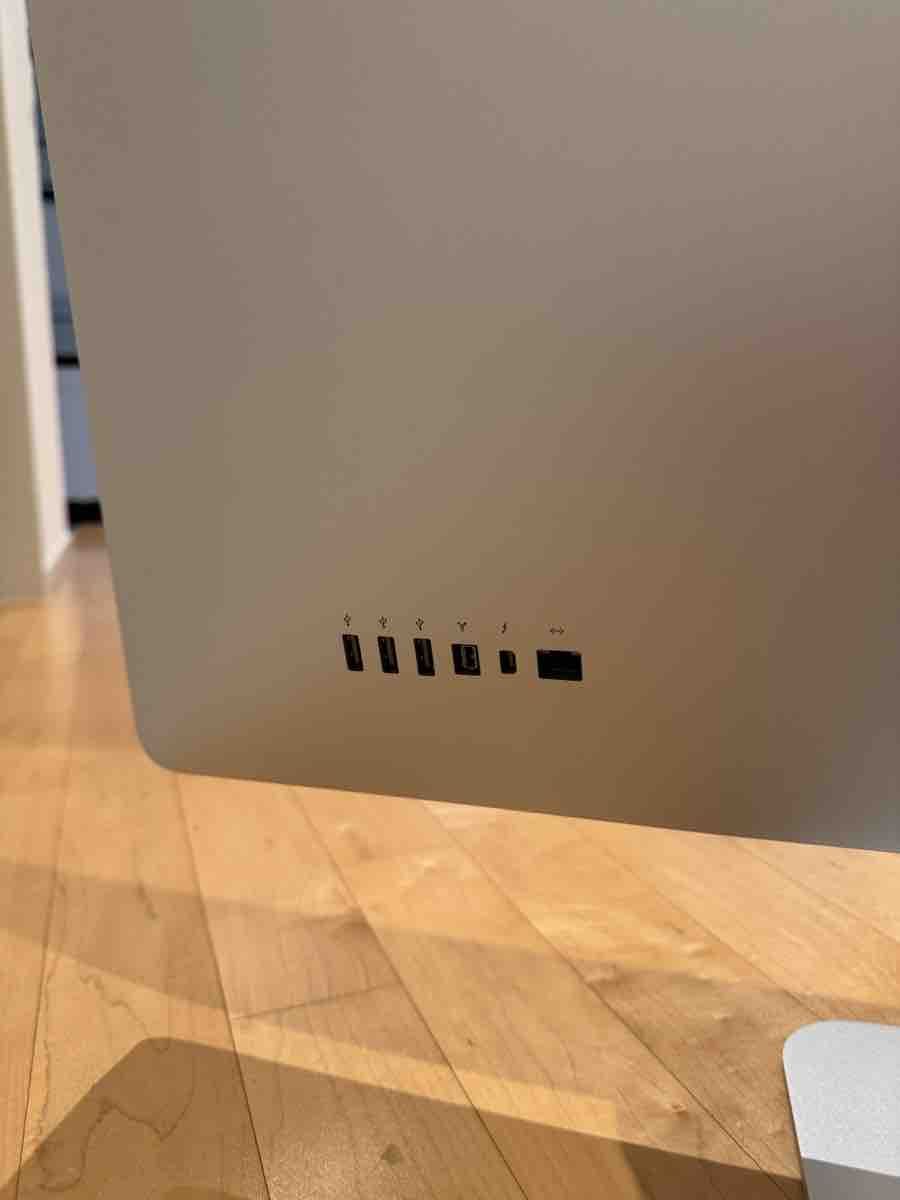 Apple Monitor: Apple Thunderbolt Display 27" (A1407) + Apple Magic Keyboard – Usato da Zürich venduto da egg_NLL33 6