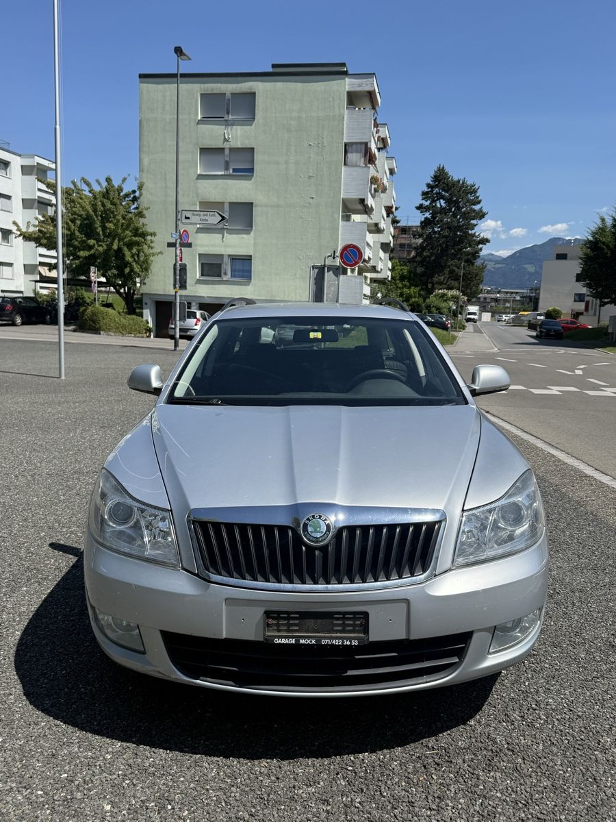 Skoda Automobili: Skoda Octavia 1.6 TDI DSG – Usato da Widnau venduto da SBCars1 2