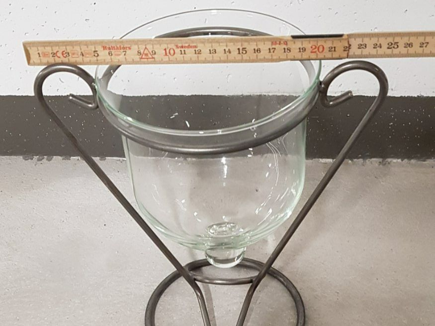 Gläser: Glas-Schale in dekorativen Metallständer – Gebraucht aus Oetwil a.d. Limmat von grisilisi 1